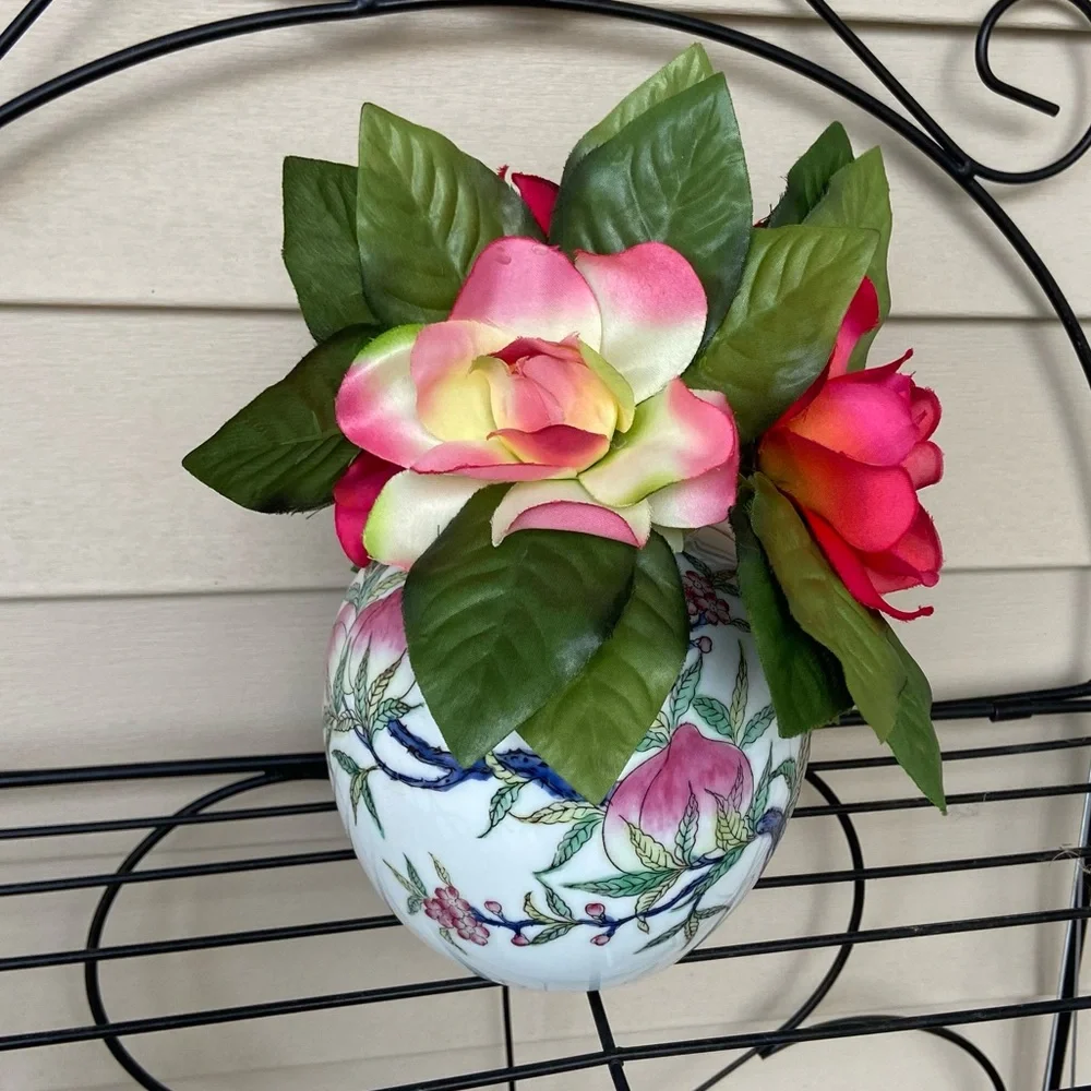 Famille Rose Maker Marked Sweet, Perfect Little Ceramic Vase w/Plants 🌺 🦇 & 🍑